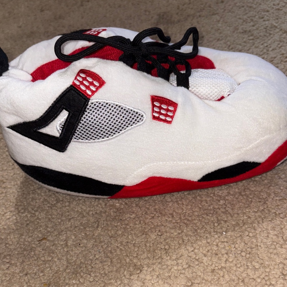 Size 36-44 White and Red Sneakers slippers - Picture 3 of 3